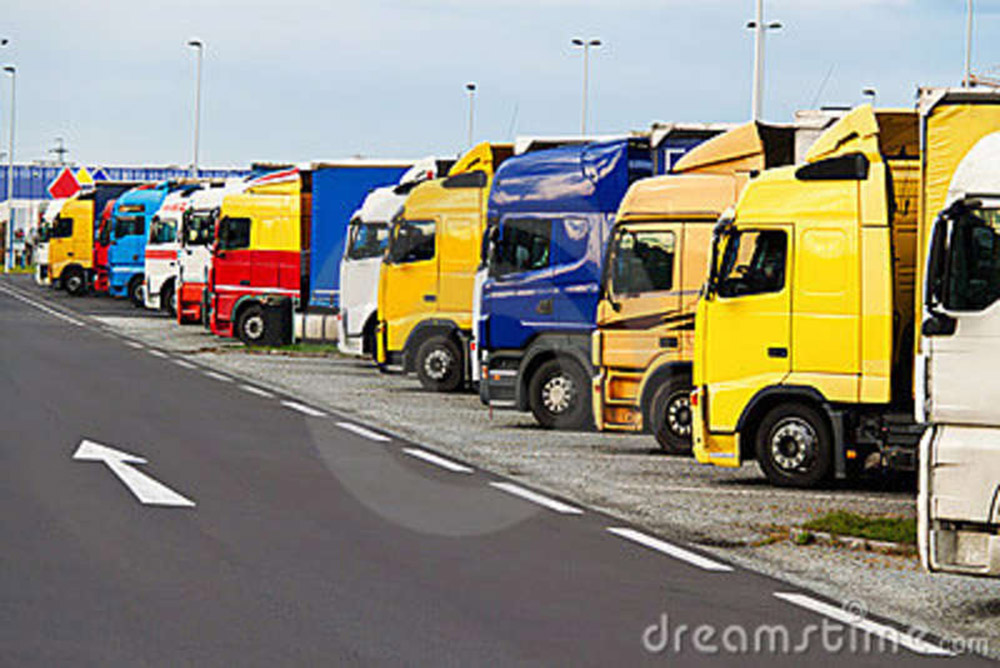 truck-parking-18610992